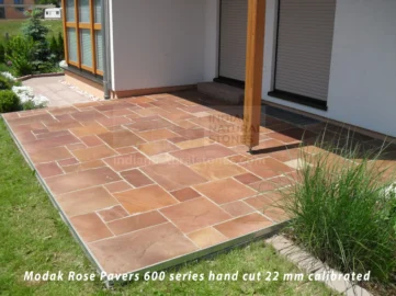 Residential patio featuring Modak Rose Sandstone paving slabs supplied by Indian Natural Stones for modern landscaping projects.