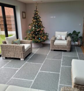 Natural stone flagstone flooring in modern living space by Indian Natural Stones